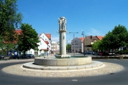 Glasmacherbrunnen am Bahnhof